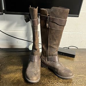 UGG Australia Dayle riding boots, sz 7.5, dark brown, furry footbed, leather